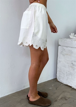 Saga shorts Off white Boii Studios 